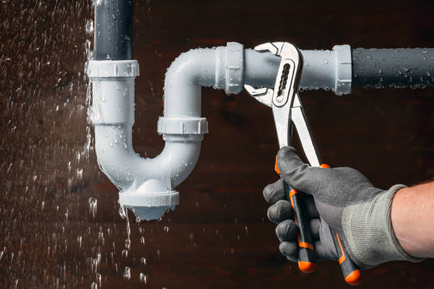 Professional Gas Line Repair technician working in South Whitley, IN
